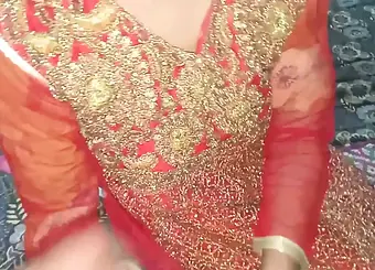 Beautiful Desi Pakistani wife cheats on her husband with her Indian friend in hot make-out session