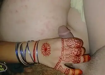 Desi wifey SidraMinhas can't stand against smashing her fellow's immense bone