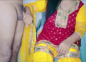 Mature Islamabad call girls get down and dirty in wild Pakistani orgy