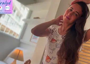 Hot morning wood for a gorgeous French brunette beauty in HD video