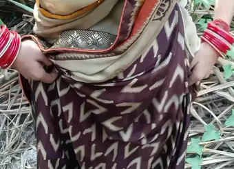 Indian village Girlfriend outdoor hook-up with boyfriend